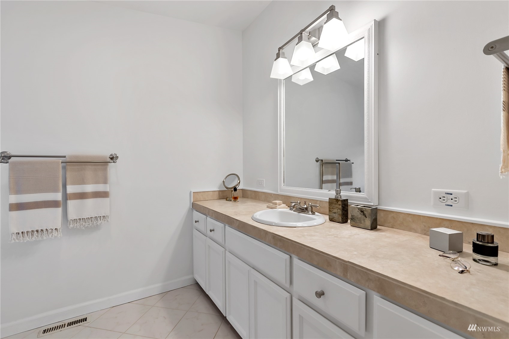 15403 Southeast 142nd Place Renton, WA 98059 - Photo 12 of 36 Gallery Image 12