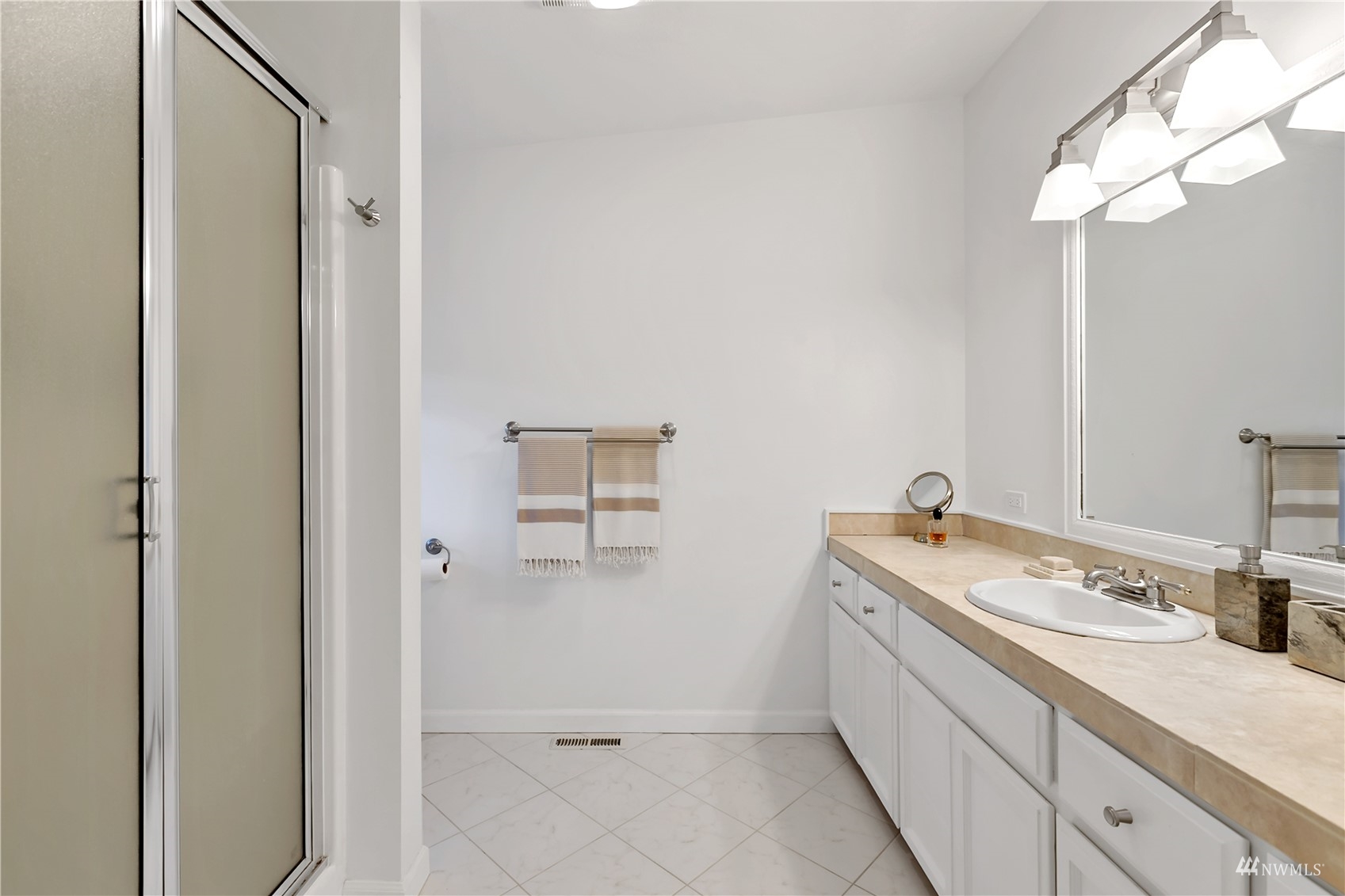 15403 Southeast 142nd Place Renton, WA 98059 - Photo 13 of 36 Gallery Image 13