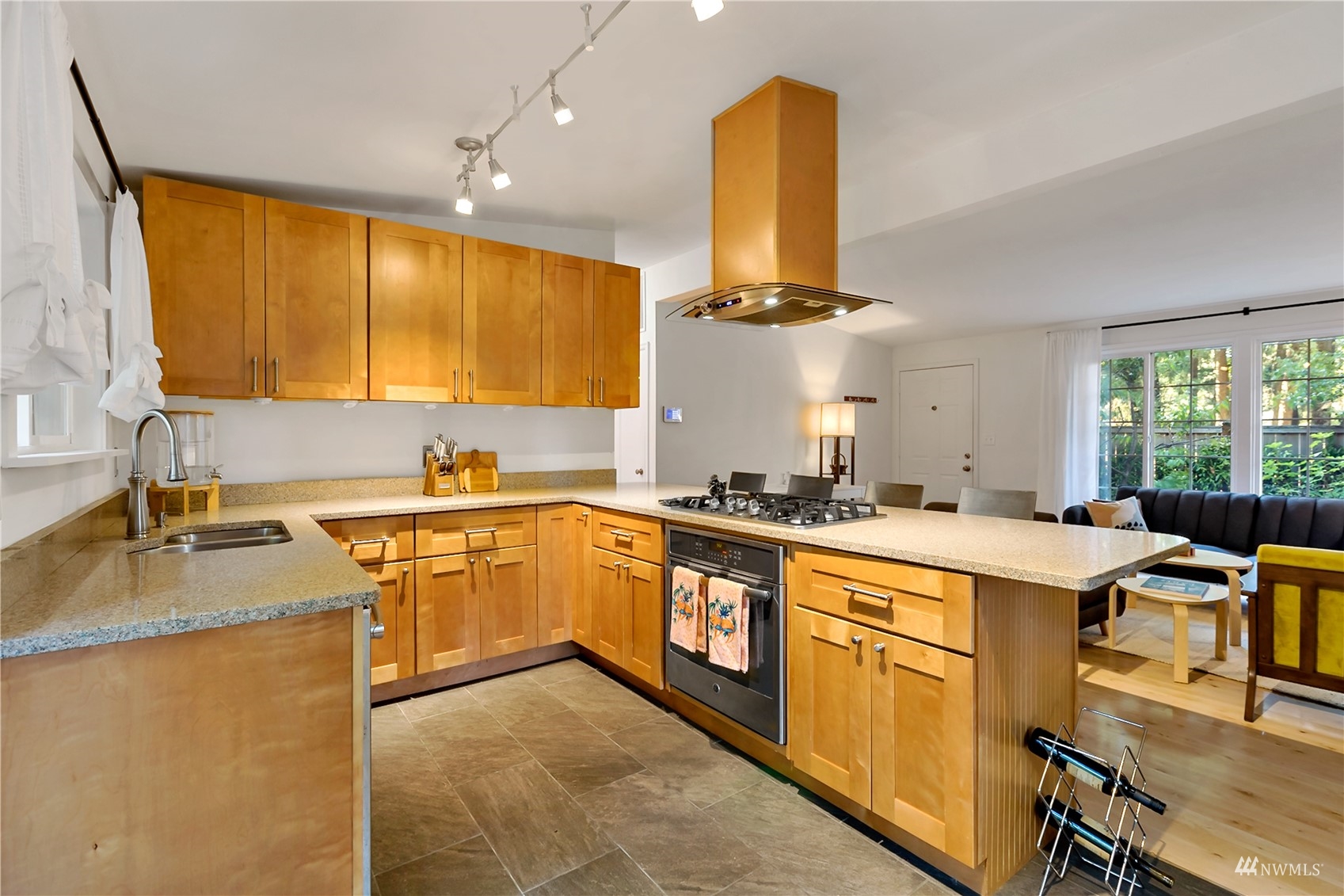 15403 Southeast 142nd Place Renton, WA 98059 - Photo 5 of 36 Gallery Image 5