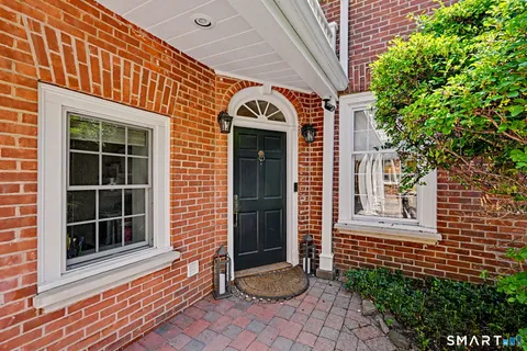 $2,099,000 | 5 Farnham Court, Westport, CT 06880