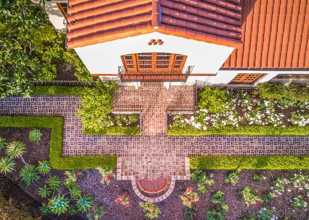 901 Highland Avenue Del Mar, CA 92014 - Photo 19 of 25 a front view of a building with a garden