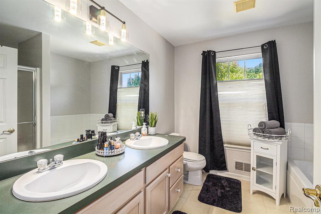 3429 Snowden Lane Howell, MI 48843 - Photo 13 of 23 Gallery Image 13