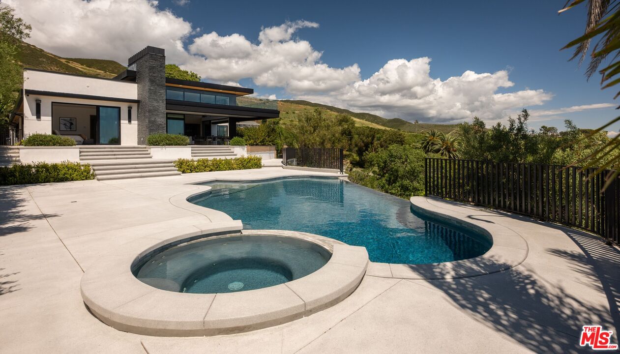 29800 Cuthbert Road Malibu, CA 90265 - Photo 9 of 24 Gallery Image 9