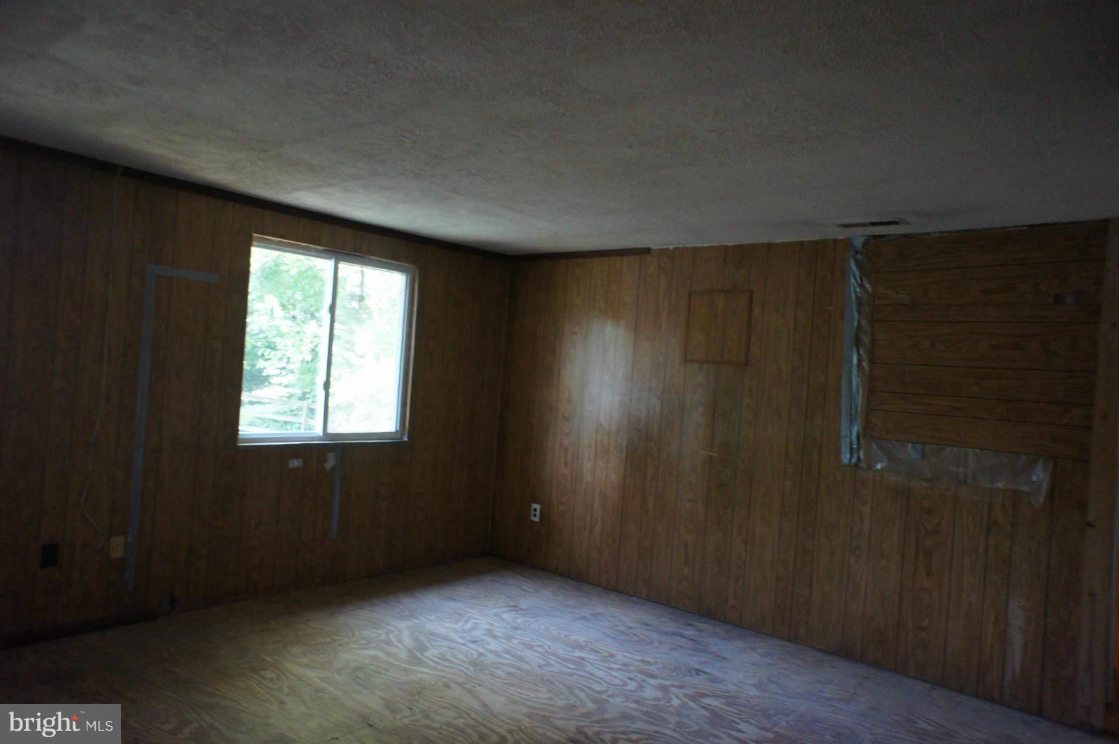 1950 Lower Marlboro Road Huntingtown, MD 20639 - Photo 5 of 14 Living Room