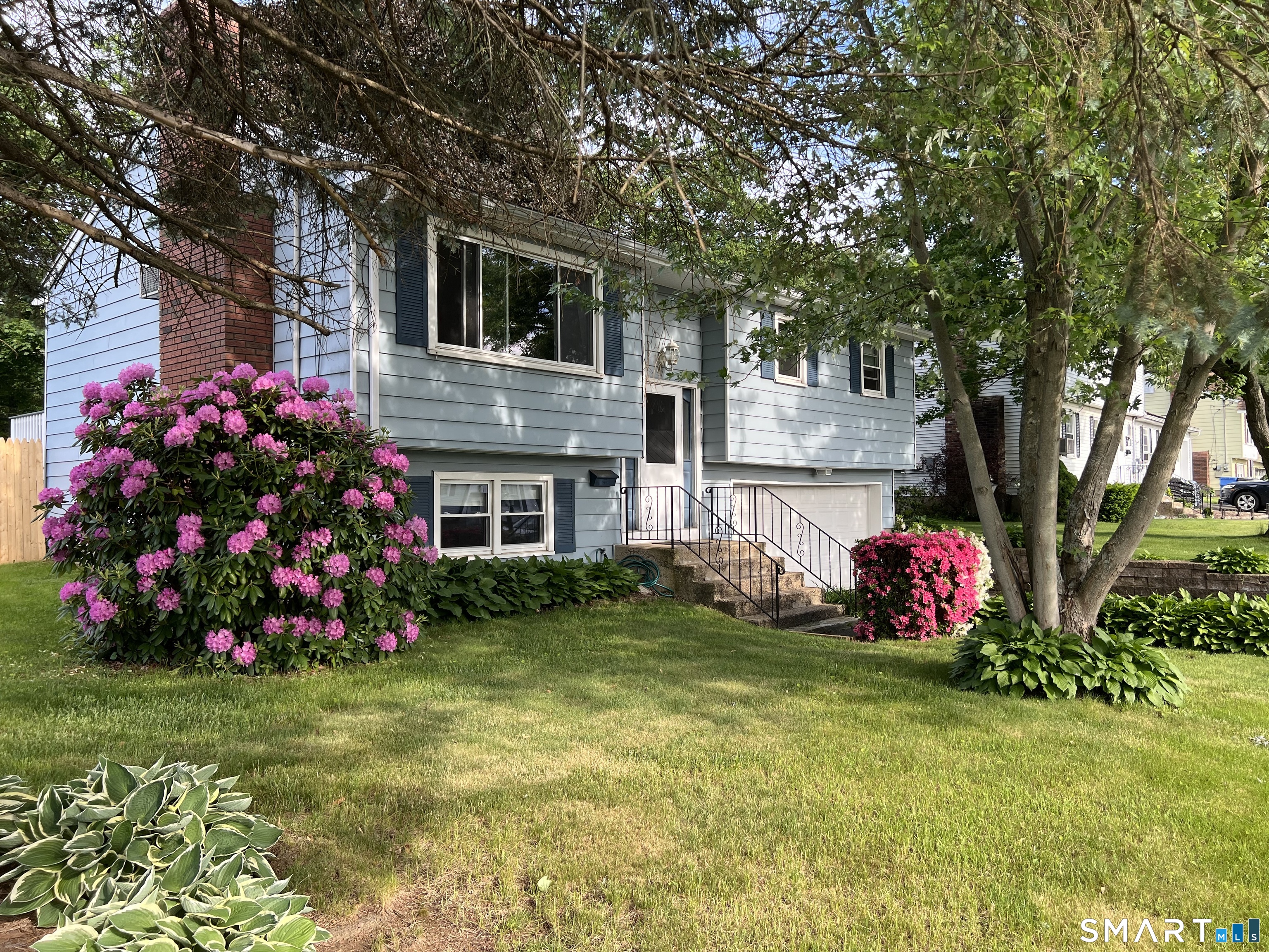 47 Robin Street Bristol, CT 06010 - Photo 2 of 39