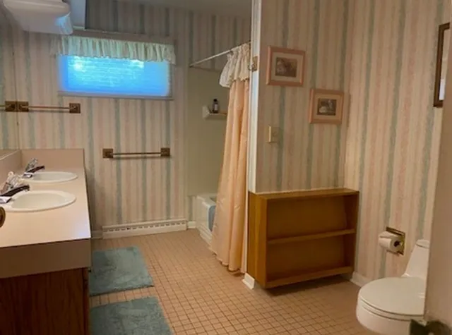 $249,995 | 9 Orchard Drive, Charleston, IL 61920