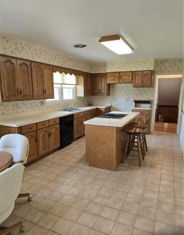 $249,995 | 9 Orchard Drive, Charleston, IL 61920