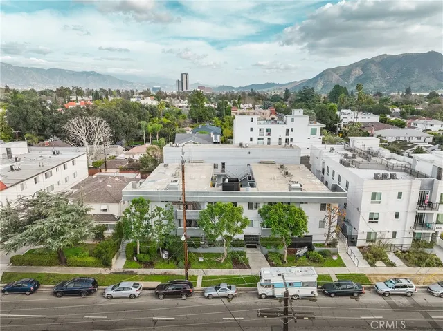 $8,500,000 | 4406 Cahuenga Boulevard, Toluca Lake, CA 91602