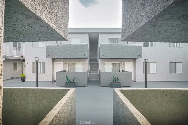 $8,500,000 | 4406 Cahuenga Boulevard, Toluca Lake, CA 91602