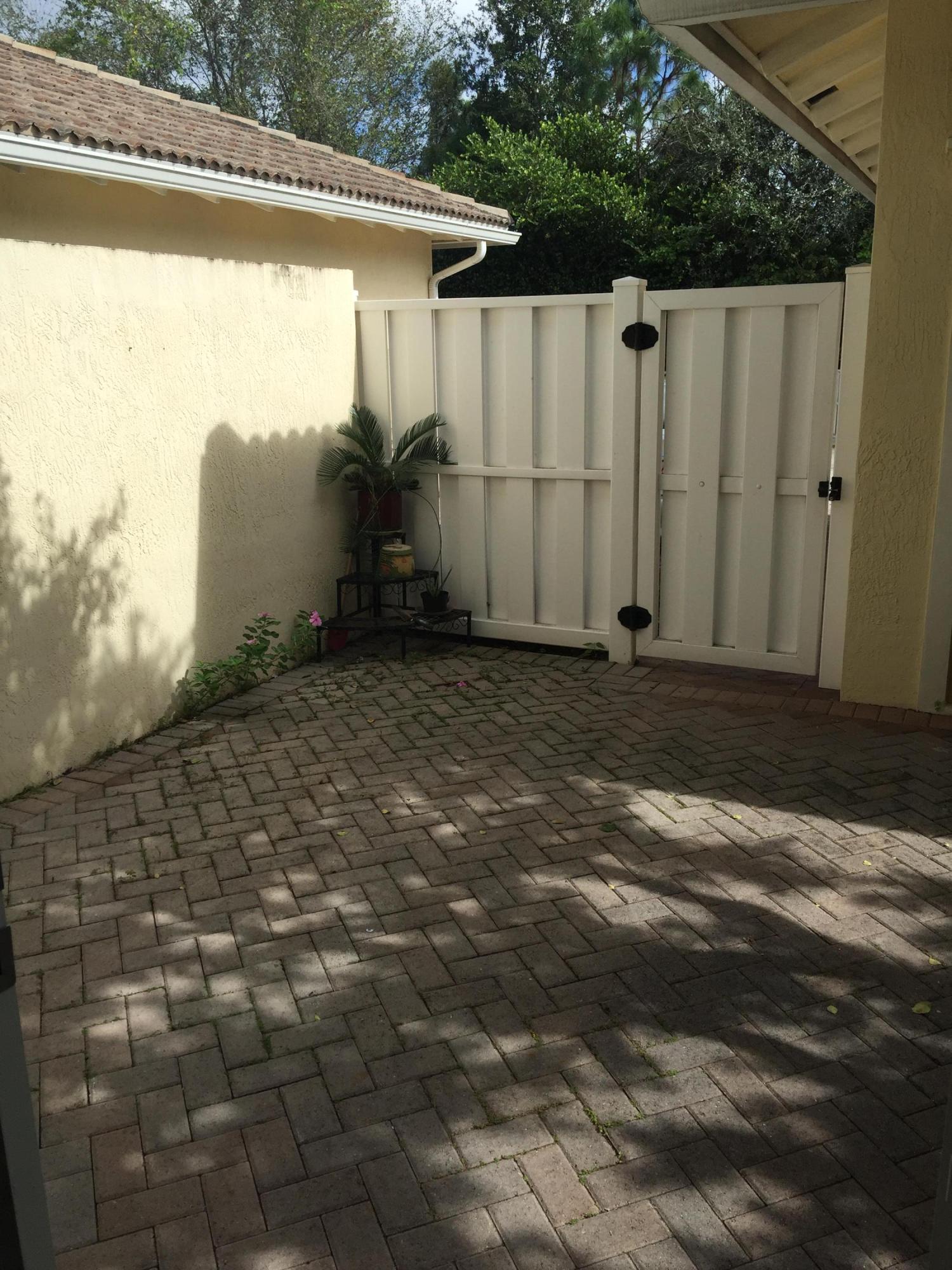 1004 Northwest 18th Avenue Boca Raton, FL 33431 - Photo 8 of 27 Courtyard