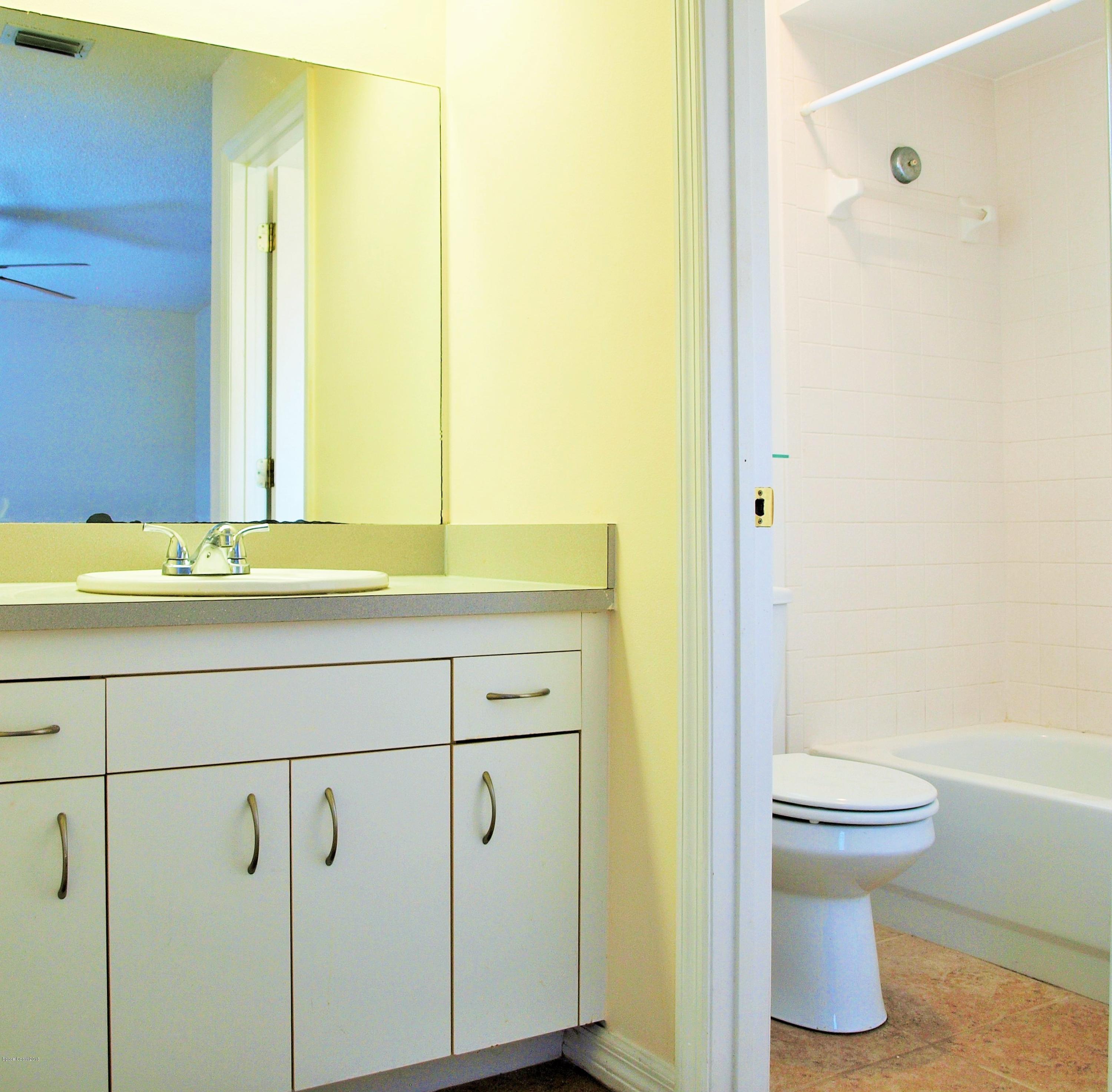 247 Crystal Lake Road Melbourne, FL 32901 - Photo 10 of 22 a bathroom with a sink and a toilet