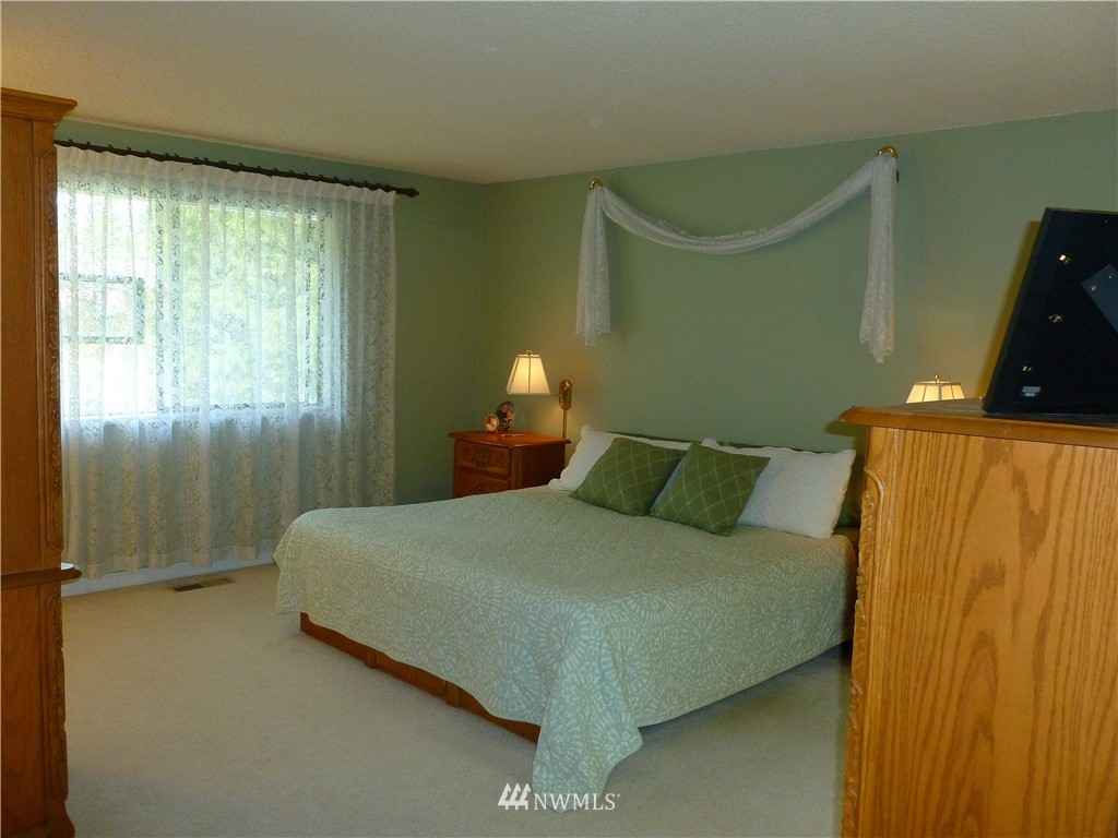14210 149th Place Southeast Renton, WA 98059 - Photo 19 of 25