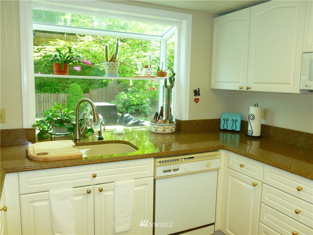 14210 149th Place Southeast Renton, WA 98059 - Photo 5 of 25