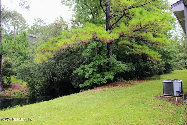 a view of front of house with yard