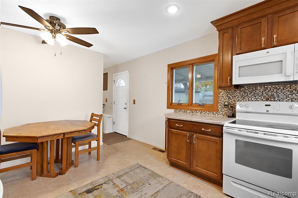 3282 Avon Manor Road Rochester Hills, MI 48307 - Photo 7 of 29