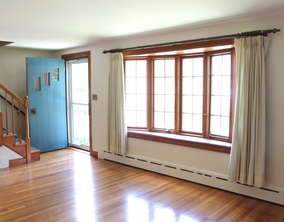 27 Brooksbie Road Bedford, MA 01730 - Photo 3 of 21 Gallery Image 3