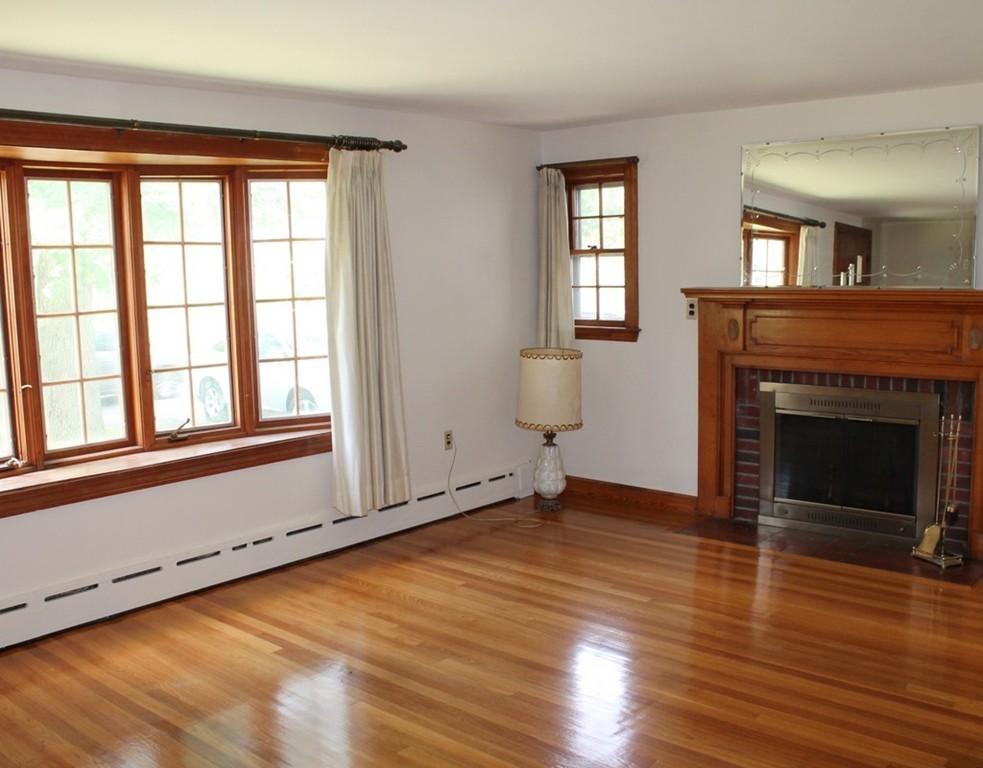 27 Brooksbie Road Bedford, MA 01730 - Photo 4 of 21 Gallery Image 4