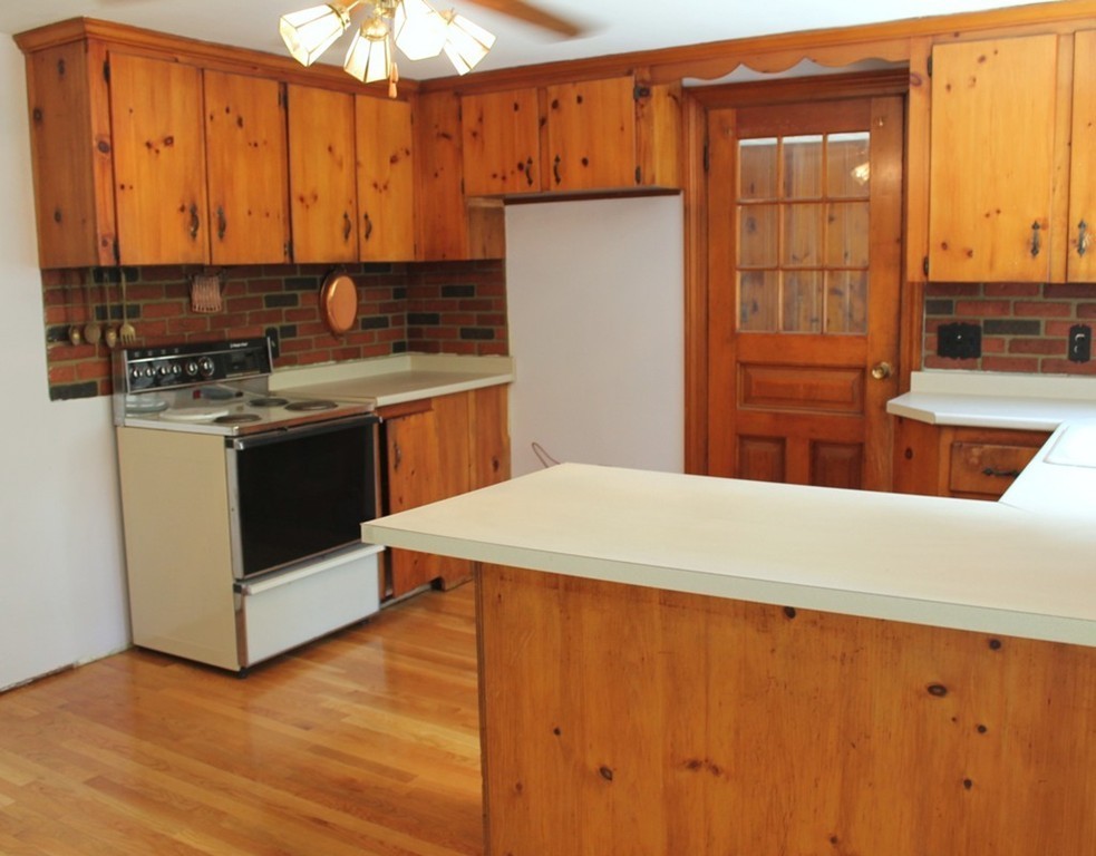 27 Brooksbie Road Bedford, MA 01730 - Photo 8 of 21 Gallery Image 8