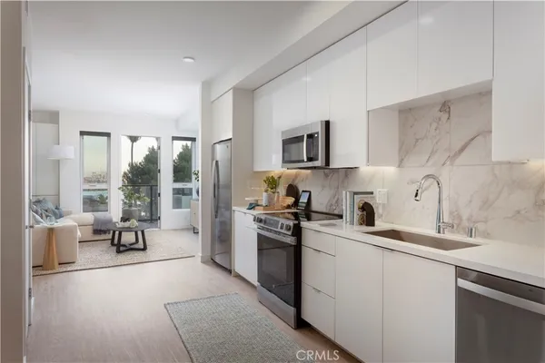 $3,434 | 511 South Harbor Boulevard, Unit 428, San Pedro, CA 90731