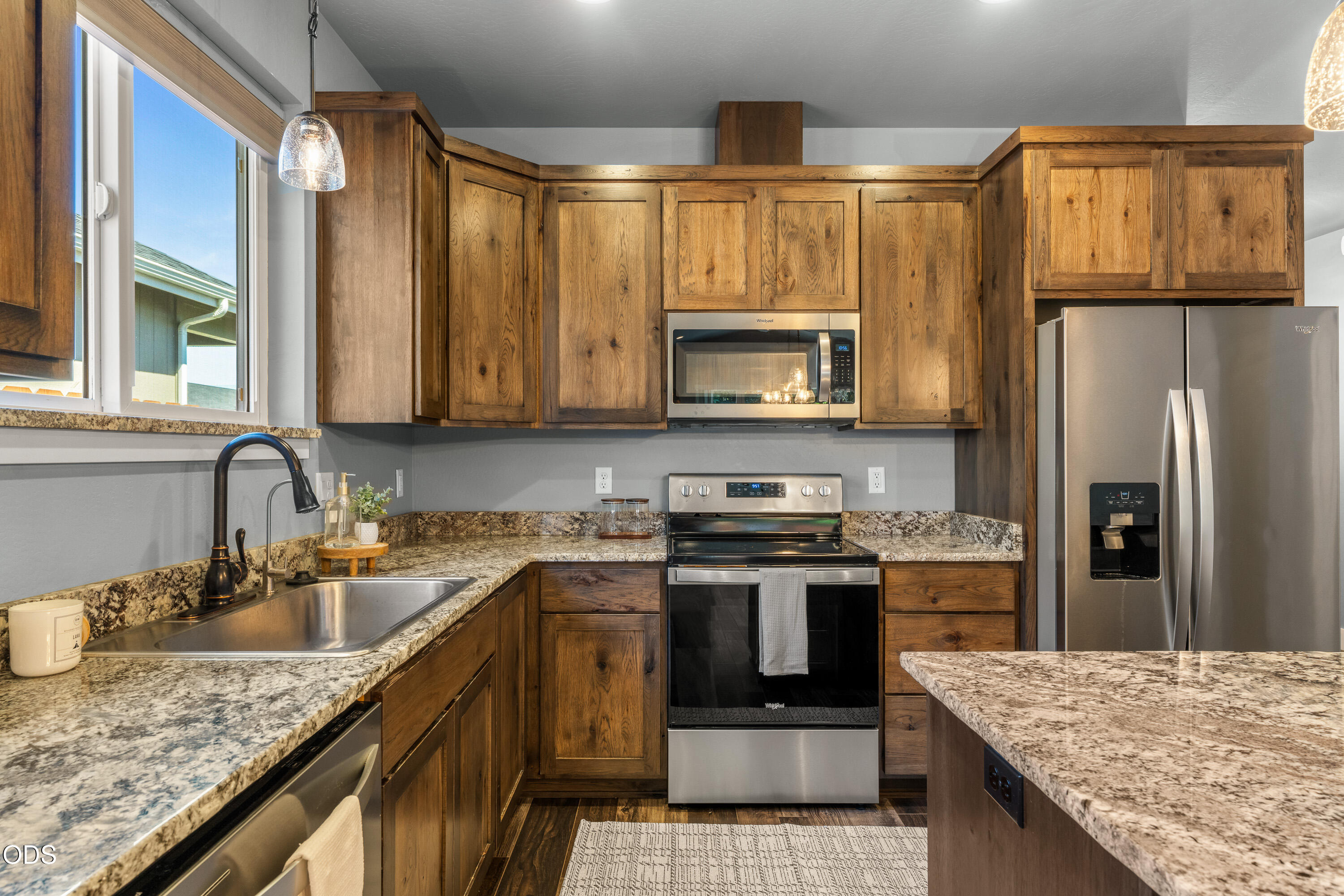 2113 Kayleigh Way Grants Pass, OR 97526 - Photo 4 of 32