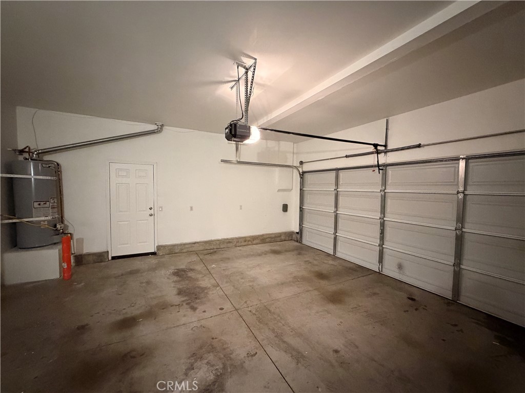 6287 Oakfield Court Riverside, CA 92504 - Photo 13 of 17 Garage