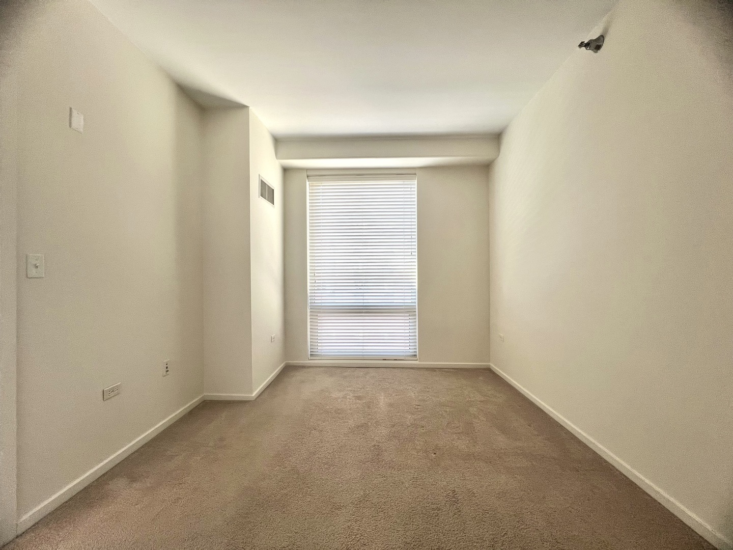 1 East 8th Street, Unit 307 Chicago, IL 60605 - Photo 16 of 23 a view of an empty room with a window