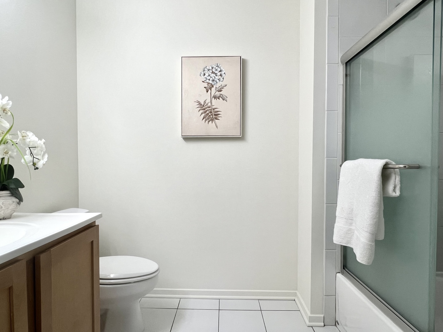 1 East 8th Street, Unit 307 Chicago, IL 60605 - Photo 16 of 24 a bathroom with a toilet and a sink