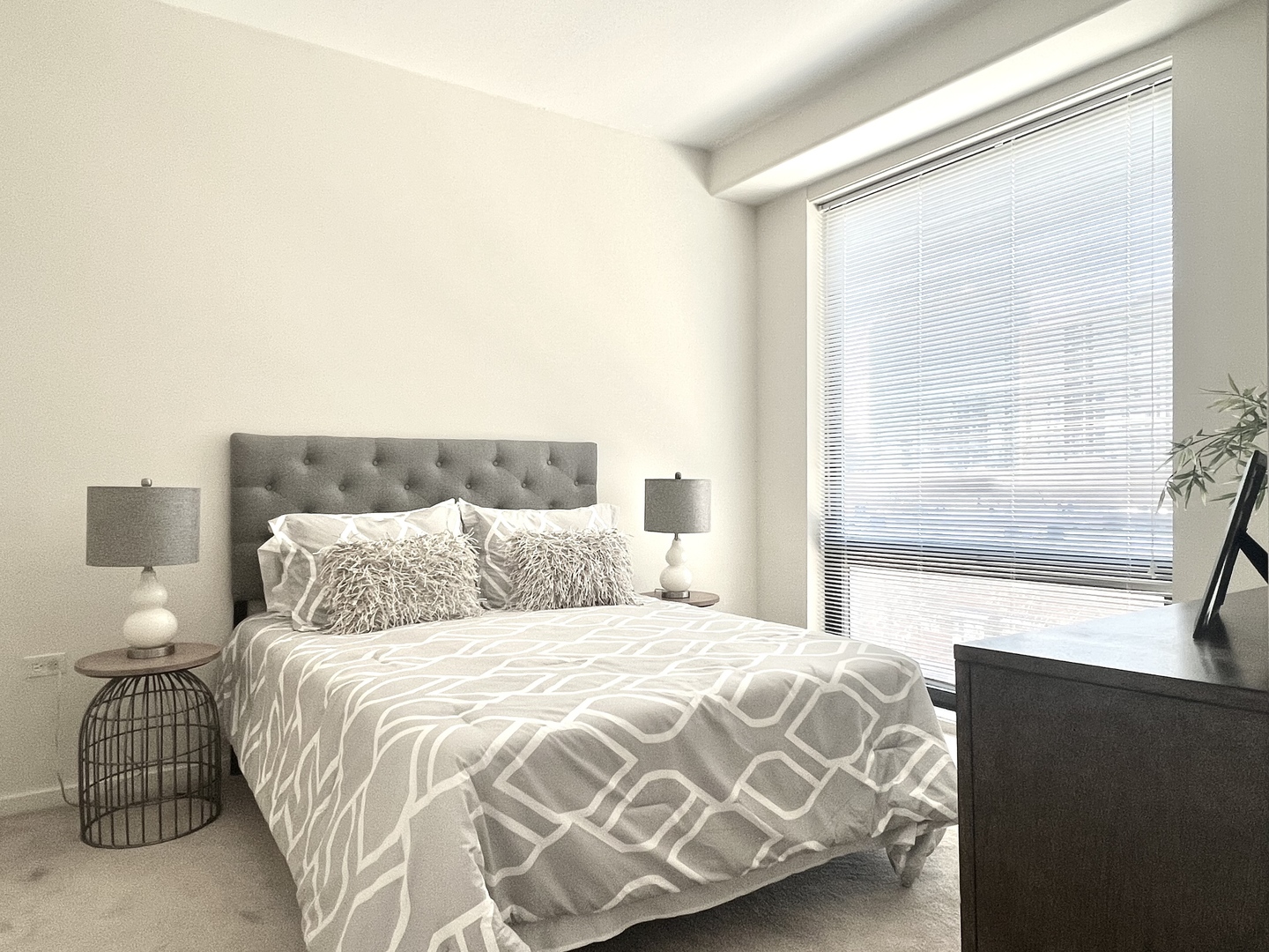 1 East 8th Street, Unit 307 Chicago, IL 60605 - Photo 7 of 24 a bedroom with a bed and a window