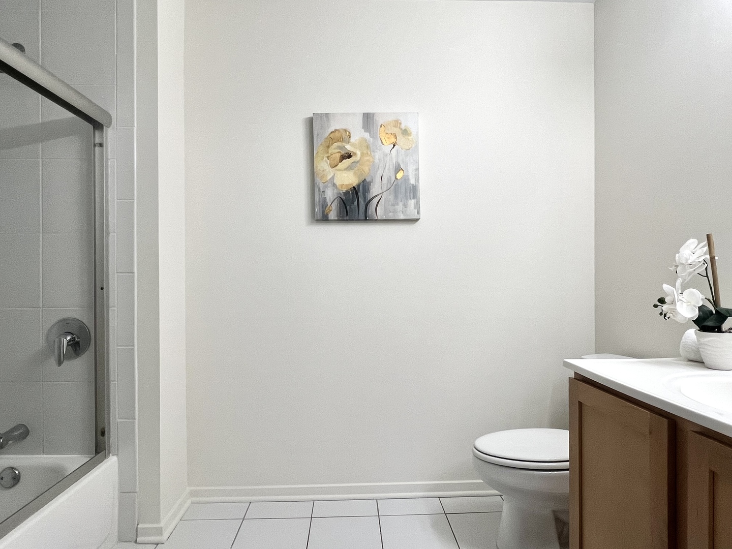 1 East 8th Street, Unit 307 Chicago, IL 60605 - Photo 10 of 24 a bathroom with a toilet and a sink