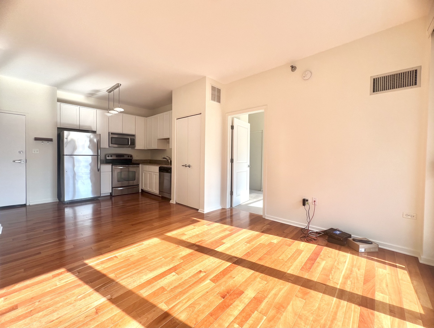 1 East 8th Street, Unit 307 Chicago, IL 60605 - Photo 10 of 23 a view of a kitchen with a stove