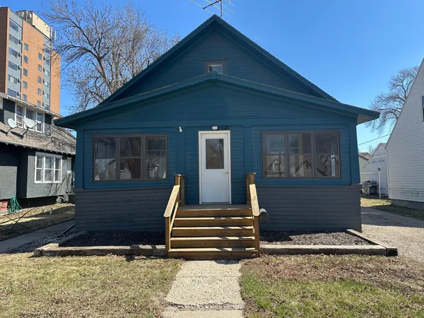 $119,900 | 219 3rd Avenue Southwest, Pipestone, MN 56164