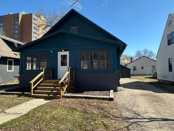 $119,900 | 219 3rd Avenue Southwest, Pipestone, MN 56164