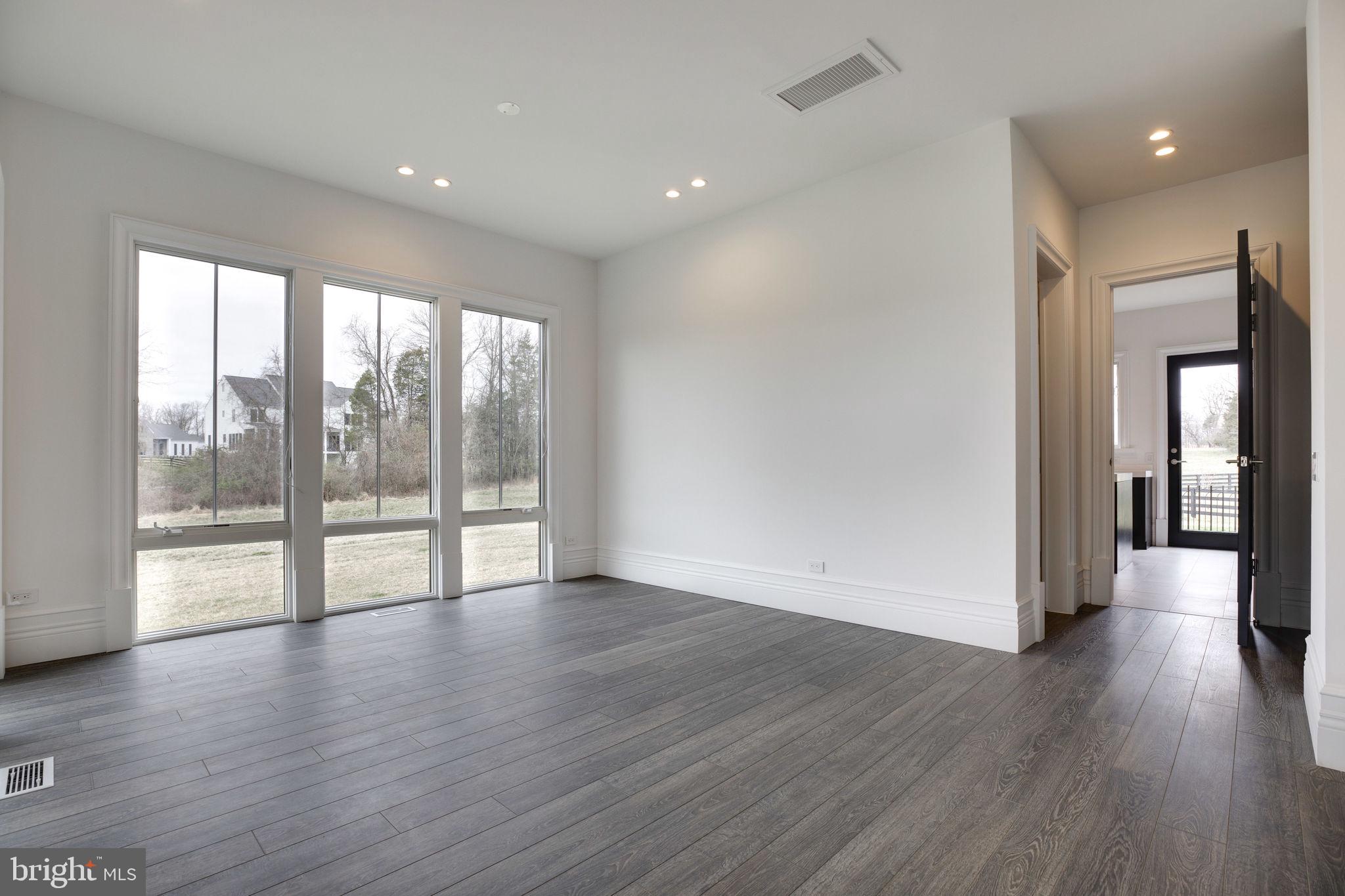 23075 Red Sunset Place Aldie, VA 20105 - Photo 30 of 89 Dining area off kitchen