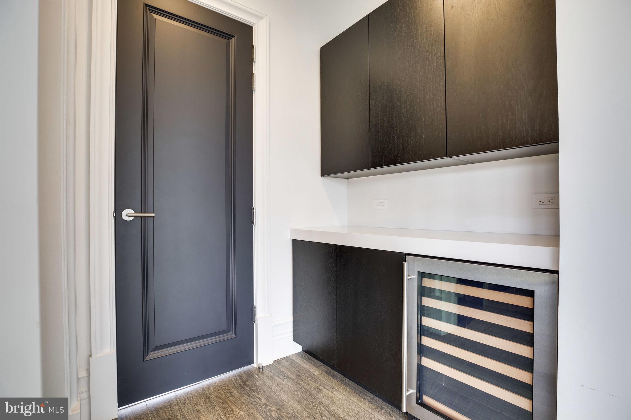 23075 Red Sunset Place Aldie, VA 20105 - Photo 33 of 89 Drop zone/coffee station off kitchen