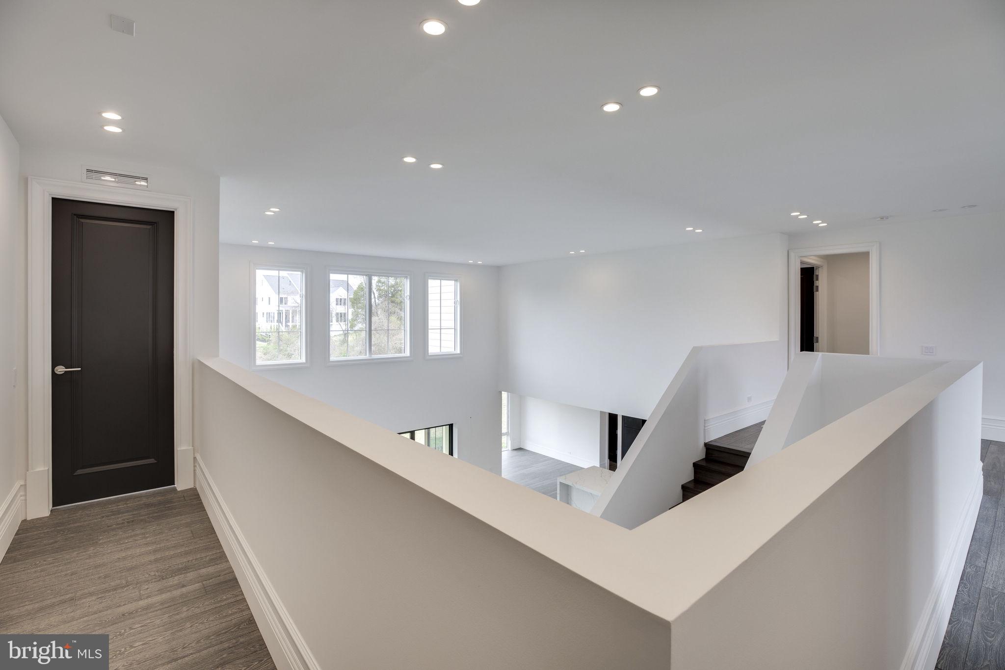 23075 Red Sunset Place Aldie, VA 20105 - Photo 41 of 89 Upper hallway