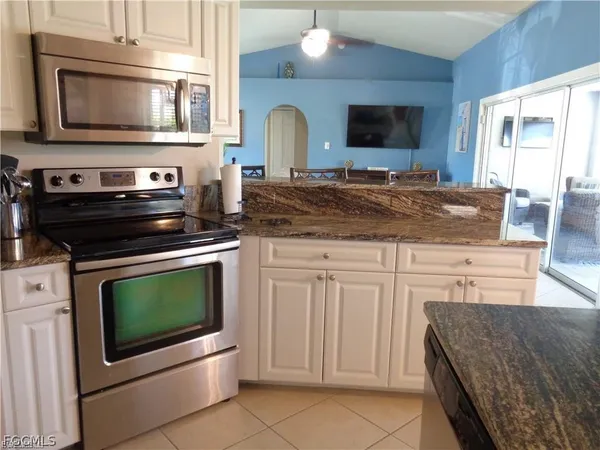 $2,600 | 2127 Southwest 52nd Lane, Cape Coral, FL 33914