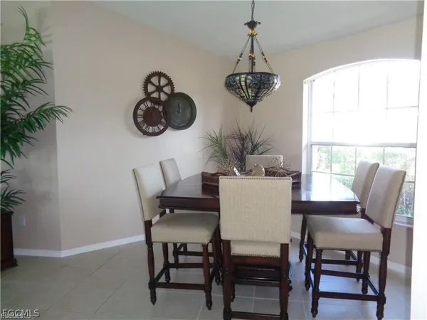 $2,600 | 2127 Southwest 52nd Lane, Cape Coral, FL 33914