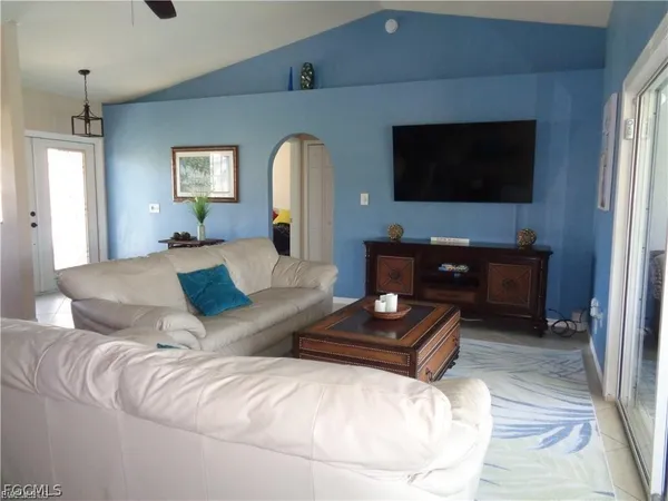 $2,600 | 2127 Southwest 52nd Lane, Cape Coral, FL 33914