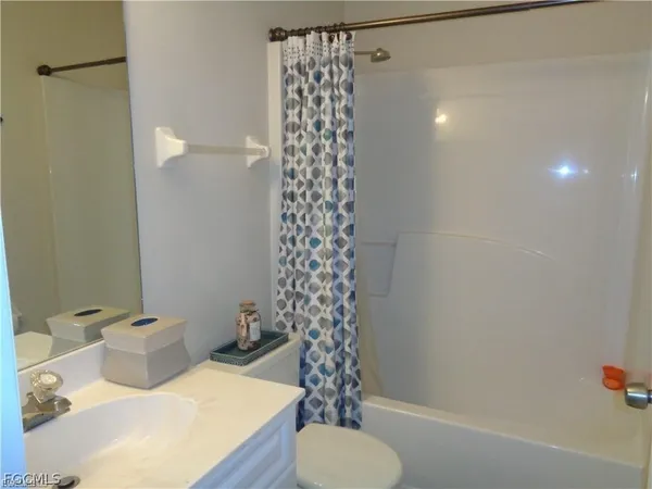 $2,600 | 2127 Southwest 52nd Lane, Cape Coral, FL 33914
