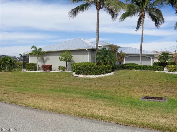 $2,600 | 2127 Southwest 52nd Lane, Cape Coral, FL 33914
