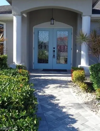 $2,600 | 2127 Southwest 52nd Lane, Cape Coral, FL 33914