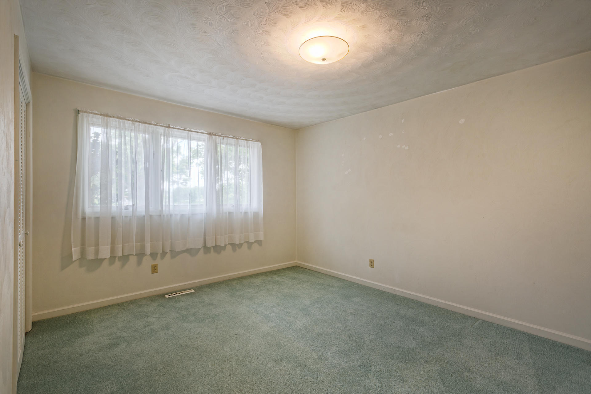 4925 Grape Tree Lane Roanoke, VA 24018 - Photo 18 of 27 an empty room with windows