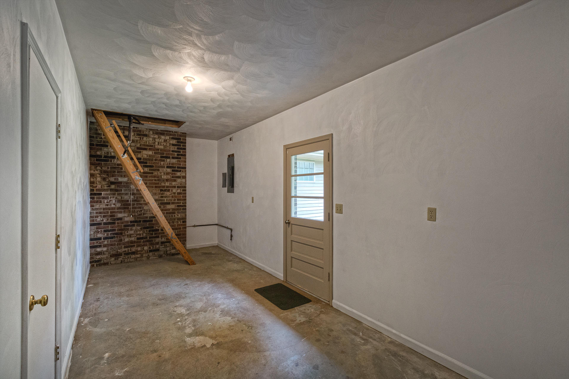 4925 Grape Tree Lane Roanoke, VA 24018 - Photo 24 of 27 an empty room with windows