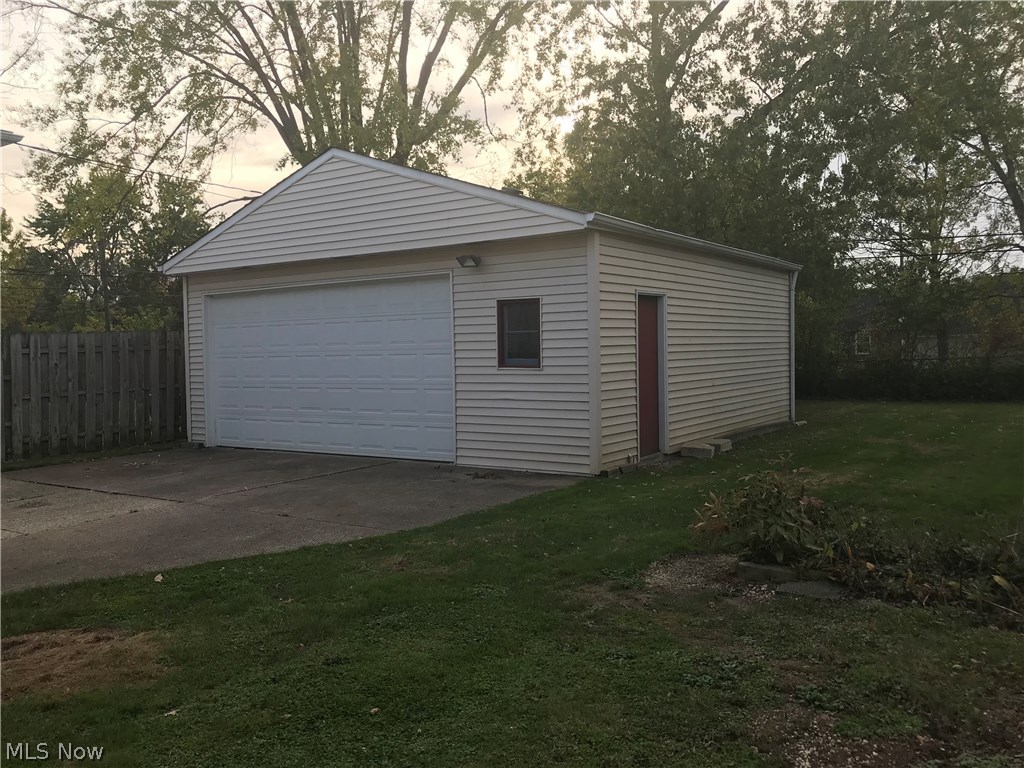 1640 Harwich Road Cleveland, OH 44124 - Photo 5 of 30