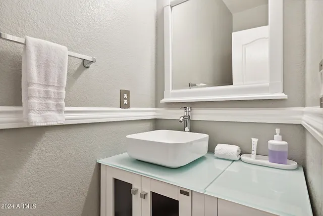 $10,000 | 1052 East Washington Avenue, Gilbert, AZ 85234