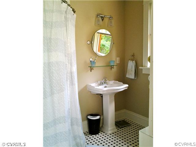 4902 New Kent Road Richmond, VA 23225 - Photo 5 of 21 Bathroom