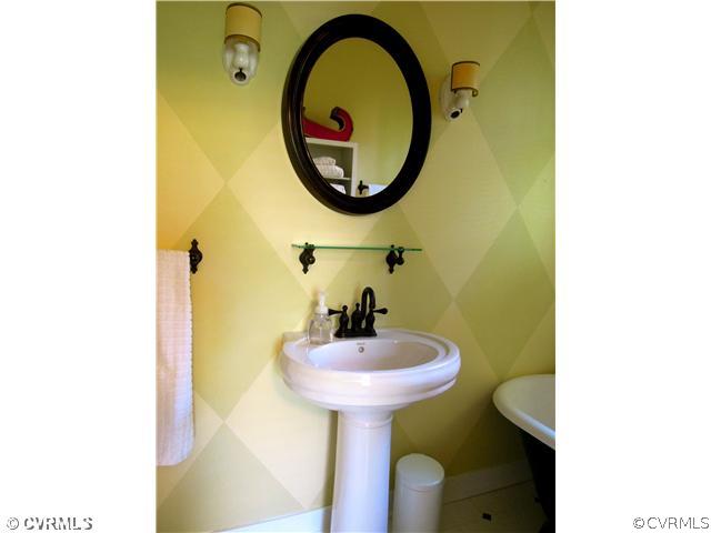 4902 New Kent Road Richmond, VA 23225 - Photo 7 of 21 Bathroom