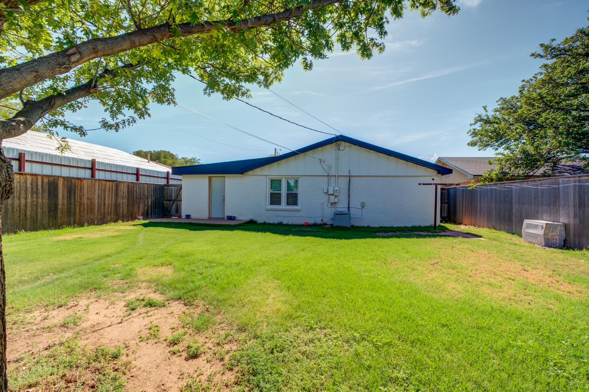 811 Borger Plainview, TX 79072 - Photo 32 of 32 811-Borger_Plainview-TX_32_Backyard