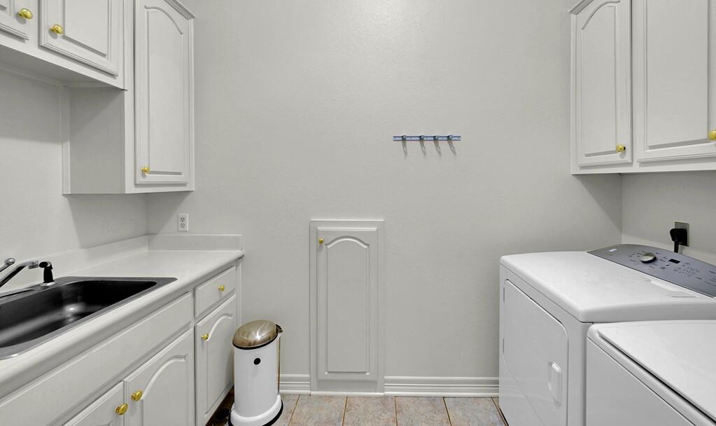 3111 Rockbridge Road Waco, TX 76657 - Photo 40 of 40 a utility room with sink dryer and washer