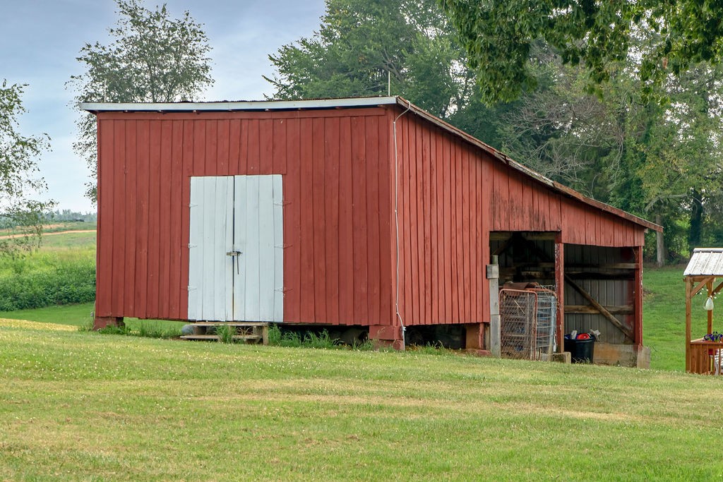 6634 Flewellyn Road Springfield, TN 37172 - Photo 13 of 49 a view of a house with backyard
